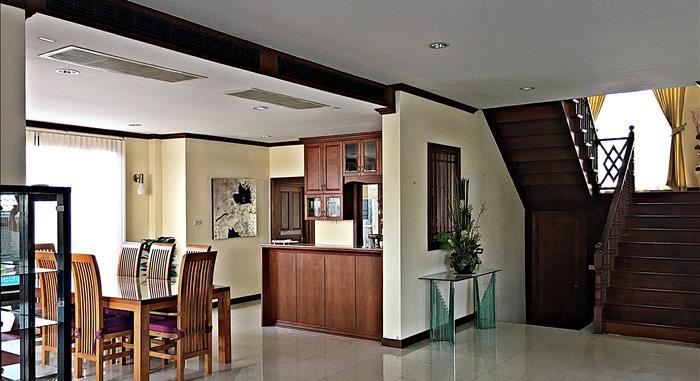 Beautiful 2-storey House with Pool Pattaya Thani, Bang Lamung, Chonburi